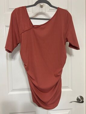 Nine West Asymmetrical Neckline Ruched Short Sleeve Tunic in Rust - Large